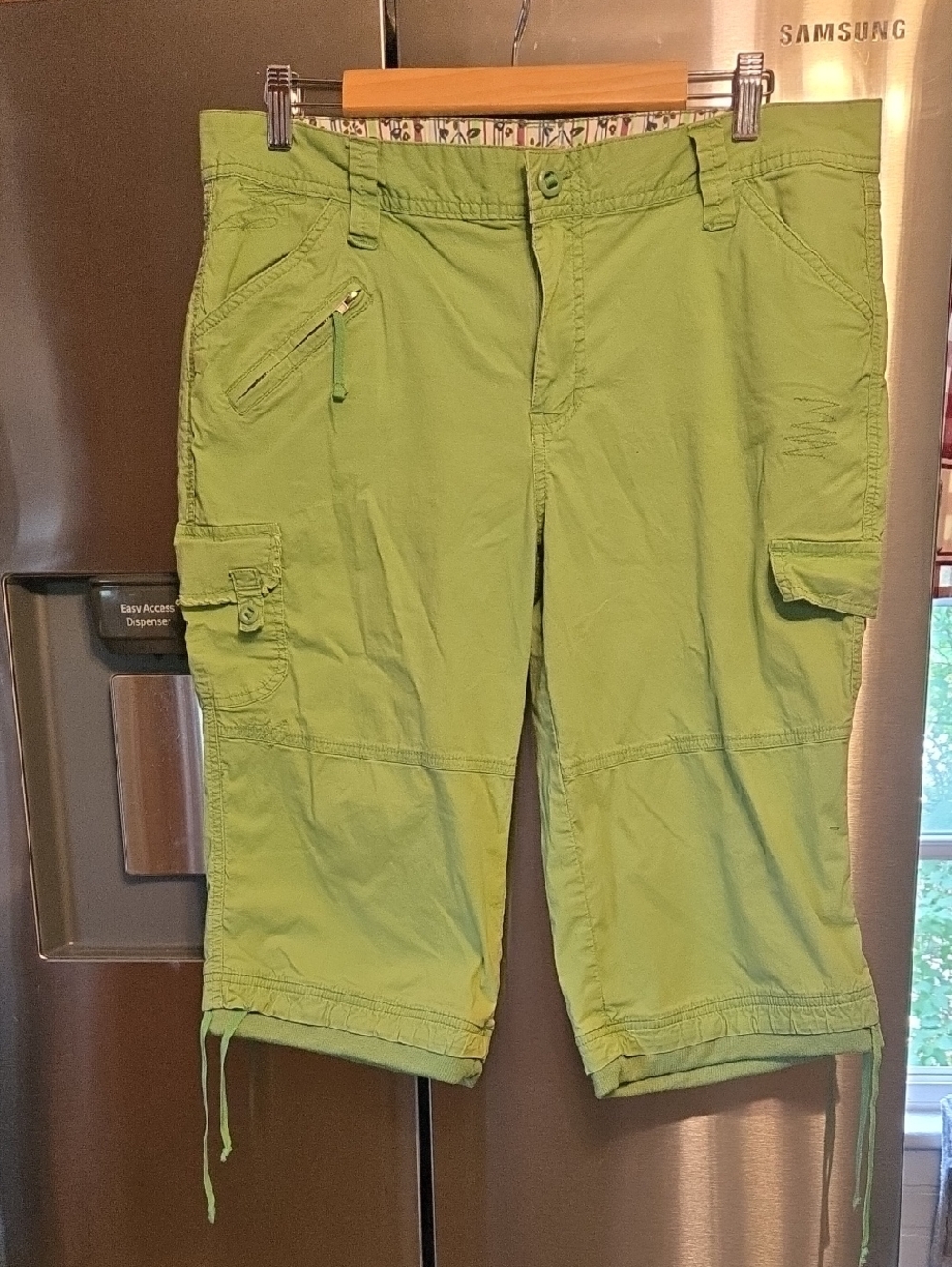 Women's Casual Cargo Shorts in Light Green
